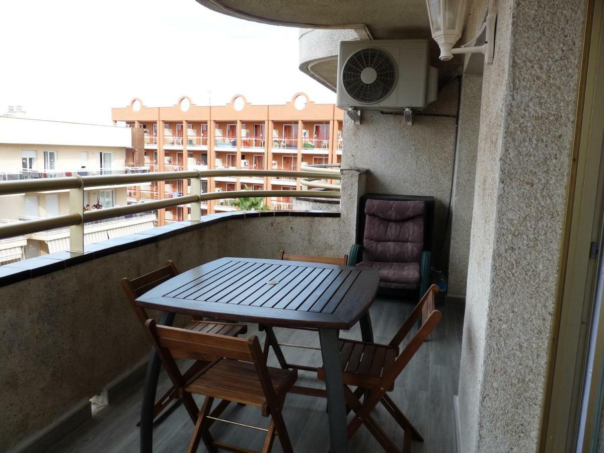 Apartamento Салоу Екстер'єр фото